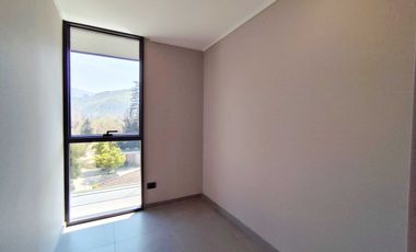 Av. Las Condes 10800 (1 Est ) [3167-4]