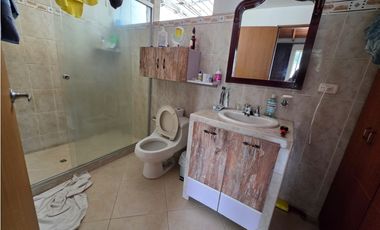 VENDO CASA UNIFAMILIAR CON PROYECCION PARA EDIFICAR EDIFICIO