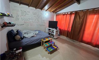 VENDO CASA UNIFAMILIAR CON PROYECCION PARA EDIFICAR EDIFICIO