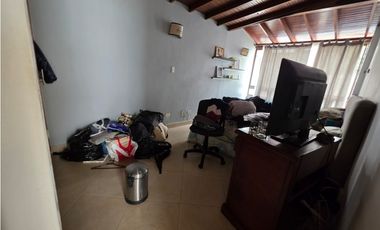 VENDO CASA UNIFAMILIAR CON PROYECCION PARA EDIFICAR EDIFICIO