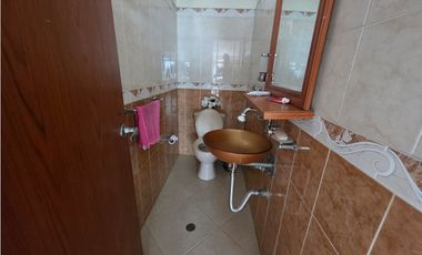 VENDO CASA UNIFAMILIAR CON PROYECCION PARA EDIFICAR EDIFICIO