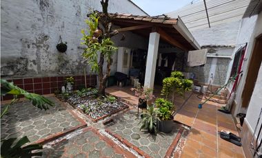 VENDO CASA UNIFAMILIAR CON PROYECCION PARA EDIFICAR EDIFICIO