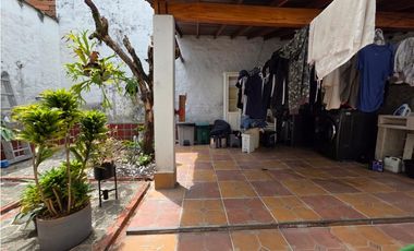 VENDO CASA UNIFAMILIAR CON PROYECCION PARA EDIFICAR EDIFICIO