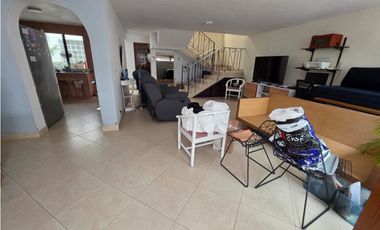 VENDO CASA UNIFAMILIAR CON PROYECCION PARA EDIFICAR EDIFICIO