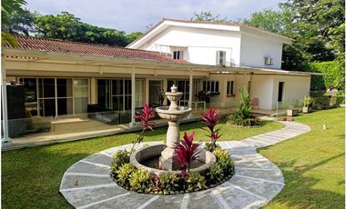 CASA EN VENTA EN CONDOMINIO BAJO DAPA 3100M2