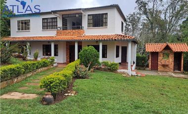 VENTA CASA CAMPESTRE  EN RUITOQUE TRES ESQUINAS COD:1150