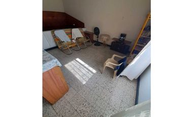 SE VENDE CASA BARRIO SAN JOAQUIN (ZONA COMERCIAL)