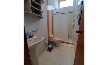 SE VENDE CASA BARRIO SAN JOAQUIN (ZONA COMERCIAL)