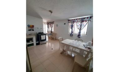 SE VENDE CASA BARRIO SAN JOAQUIN (ZONA COMERCIAL)