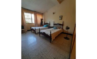 SE VENDE CASA BARRIO SAN JOAQUIN (ZONA COMERCIAL)