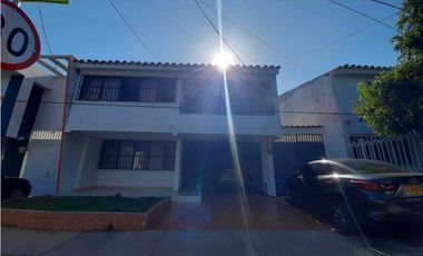 SE VENDE CASA BARRIO SAN JOAQUIN (ZONA COMERCIAL)