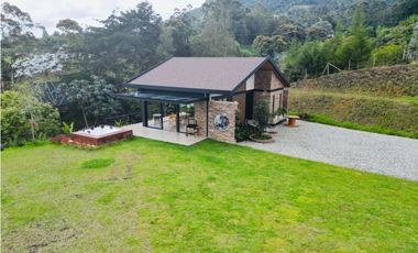 Casa campestre en unidad con portón vía san Antonio la ceja