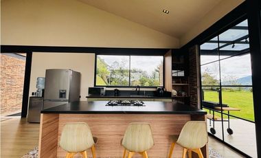 Casa campestre en unidad con portón vía san Antonio la ceja