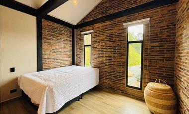 Casa campestre en unidad con portón vía san Antonio la ceja