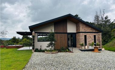 Casa campestre en unidad con portón vía san Antonio la ceja