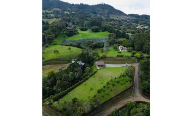 Casa campestre en unidad con portón vía san Antonio la ceja