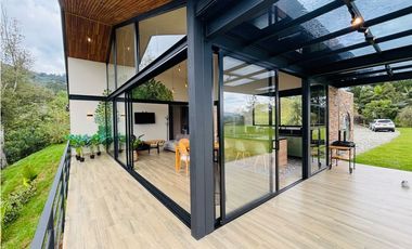 Casa campestre en unidad con portón vía san Antonio la ceja