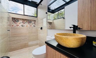 Casa campestre en unidad con portón vía san Antonio la ceja