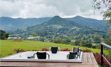 Casa campestre en unidad con portón vía san Antonio la ceja