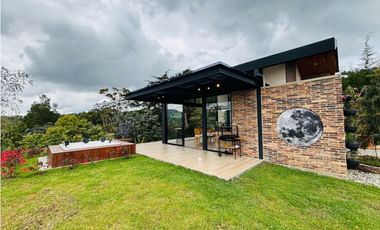 Casa campestre en unidad con portón vía san Antonio la ceja