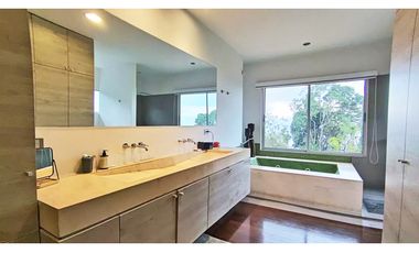 Vendo casa alta categoría, unidad cerrada, Poblado, loma Los Balsos