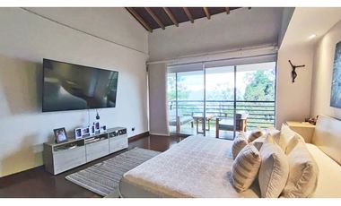 Vendo casa alta categoría, unidad cerrada, Poblado, loma Los Balsos