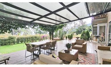 Vendo casa alta categoría, unidad cerrada, Poblado, loma Los Balsos