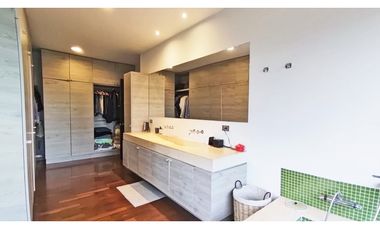 Vendo casa alta categoría, unidad cerrada, Poblado, loma Los Balsos