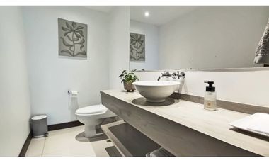 Vendo casa alta categoría, unidad cerrada, Poblado, loma Los Balsos