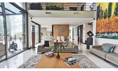 Vendo casa alta categoría, unidad cerrada, Poblado, loma Los Balsos