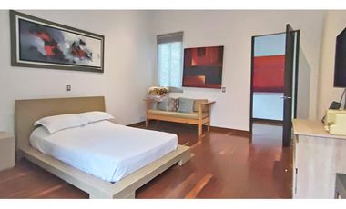 Vendo casa alta categoría, unidad cerrada, Poblado, loma Los Balsos