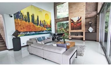 Vendo casa alta categoría, unidad cerrada, Poblado, loma Los Balsos