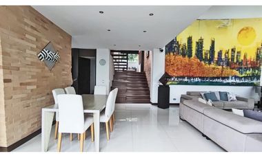 Vendo casa alta categoría, unidad cerrada, Poblado, loma Los Balsos