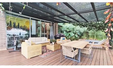 Vendo casa alta categoría, unidad cerrada, Poblado, loma Los Balsos