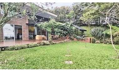 Vendo casa alta categoría, unidad cerrada, Poblado, loma Los Balsos