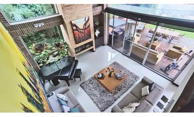 Vendo casa alta categoría, unidad cerrada, Poblado, loma Los Balsos