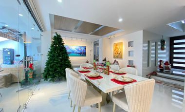 OCTAVIA CONDOMINIO CASA LAGOS DEL CACIQUE EN VENTA 3 HABITACIONES AIRE ACONDICIONADO Y CLOSED 3 NIVELES  487 Metros FLORIDABLANCA (NSC)