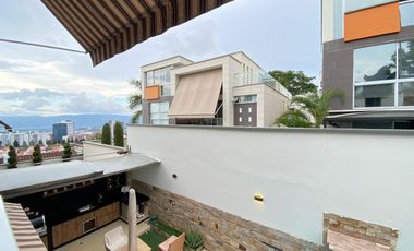 OCTAVIA CONDOMINIO CASA LAGOS DEL CACIQUE EN VENTA 3 HABITACIONES AIRE ACONDICIONADO Y CLOSED 3 NIVELES  487 Metros FLORIDABLANCA (NSC)