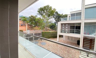 OCTAVIA CONDOMINIO CASA LAGOS DEL CACIQUE EN VENTA 3 HABITACIONES AIRE ACONDICIONADO Y CLOSED 3 NIVELES  487 Metros FLORIDABLANCA (NSC)