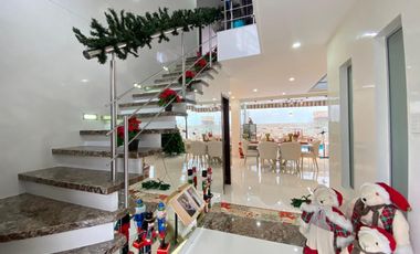 OCTAVIA CONDOMINIO CASA LAGOS DEL CACIQUE EN VENTA 3 HABITACIONES AIRE ACONDICIONADO Y CLOSED 3 NIVELES  487 Metros FLORIDABLANCA (NSC)