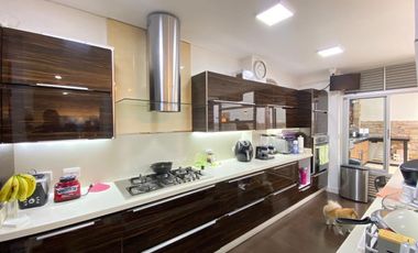 OCTAVIA CONDOMINIO CASA LAGOS DEL CACIQUE EN VENTA 3 HABITACIONES AIRE ACONDICIONADO Y CLOSED 3 NIVELES  487 Metros FLORIDABLANCA (NSC)