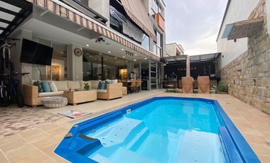 OCTAVIA CONDOMINIO CASA LAGOS DEL CACIQUE EN VENTA 3 HABITACIONES AIRE ACONDICIONADO Y CLOSED 3 NIVELES  487 Metros FLORIDABLANCA (NSC)