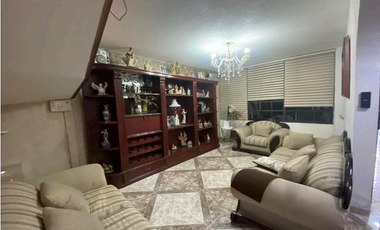 CASA EN VENTA EN CERRADA CON VIGILANCIA