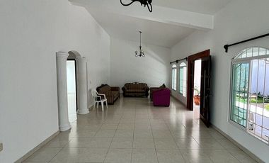 CASA EN VENTA EN LAS ARBOLEDAS