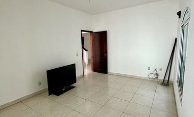 CASA EN VENTA EN LAS ARBOLEDAS