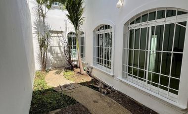 CASA EN VENTA EN LAS ARBOLEDAS