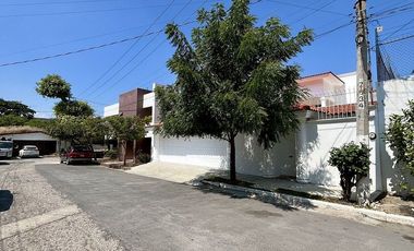 CASA EN VENTA EN LAS ARBOLEDAS