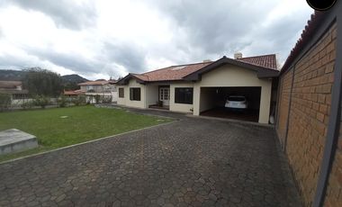 Casa de arriendo en Challuabamba – código:22273