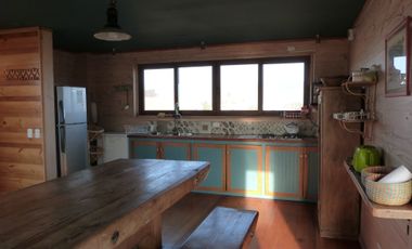 LOS MOLLES CASA DE PLAYA AMPLIA A LA VENTA