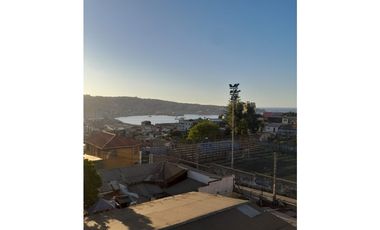 ARRIENDO CASA DOS PISOS 2D 2B, EN CERRO LARRAIN